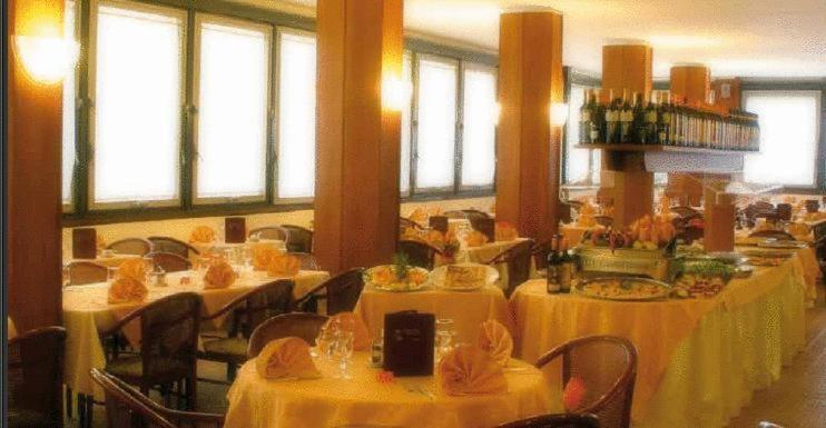 Hotel Leonardo Da Vinci Wellness Spa Μπιμπιόνε Εξωτερικό φωτογραφία