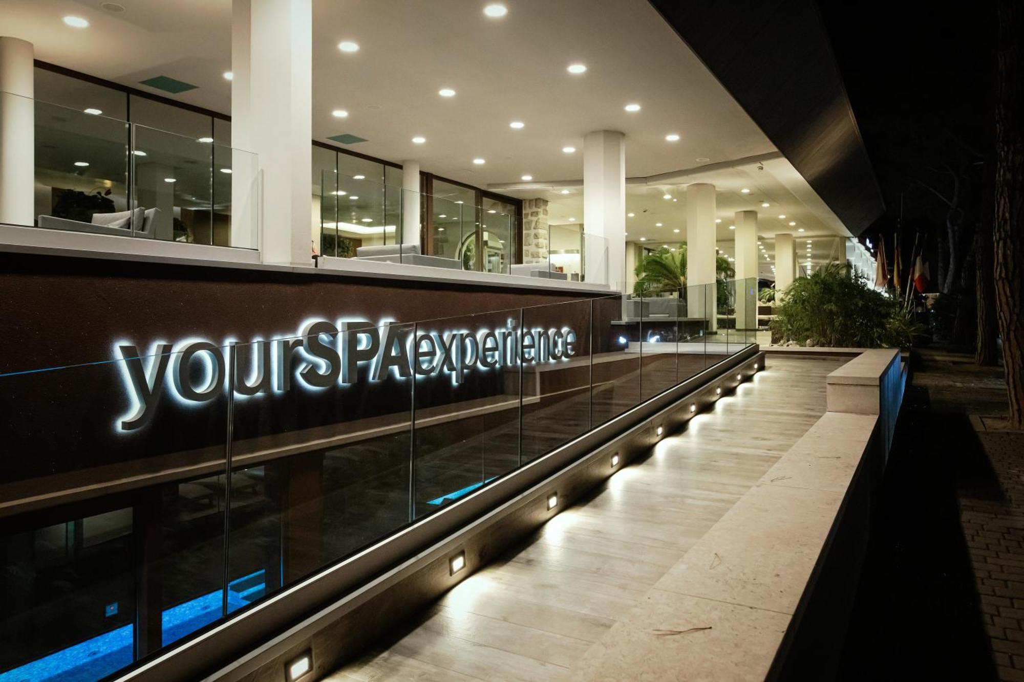 Hotel Leonardo Da Vinci Wellness Spa Μπιμπιόνε Εξωτερικό φωτογραφία